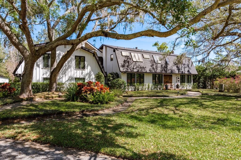 Active With Contract: $1,895,000 (5 beds, 5 baths, 5885 Square Feet)