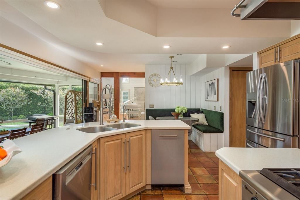 Active With Contract: $1,895,000 (5 beds, 5 baths, 5885 Square Feet)