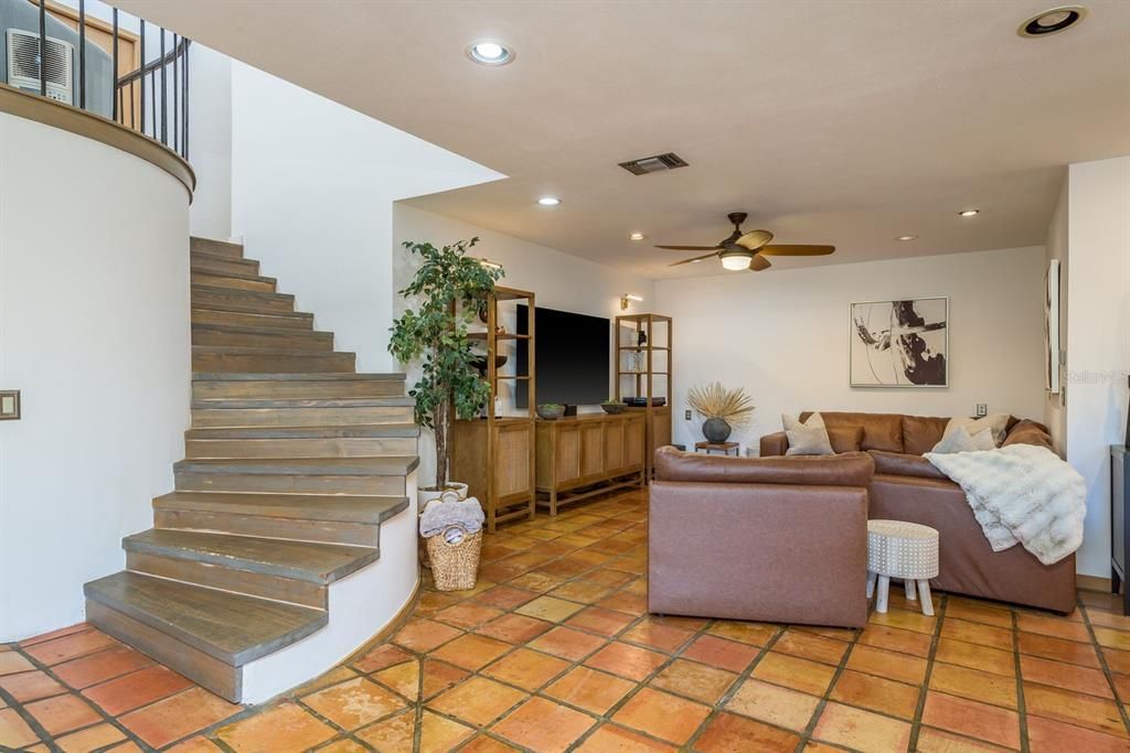 Active With Contract: $1,895,000 (5 beds, 5 baths, 5885 Square Feet)