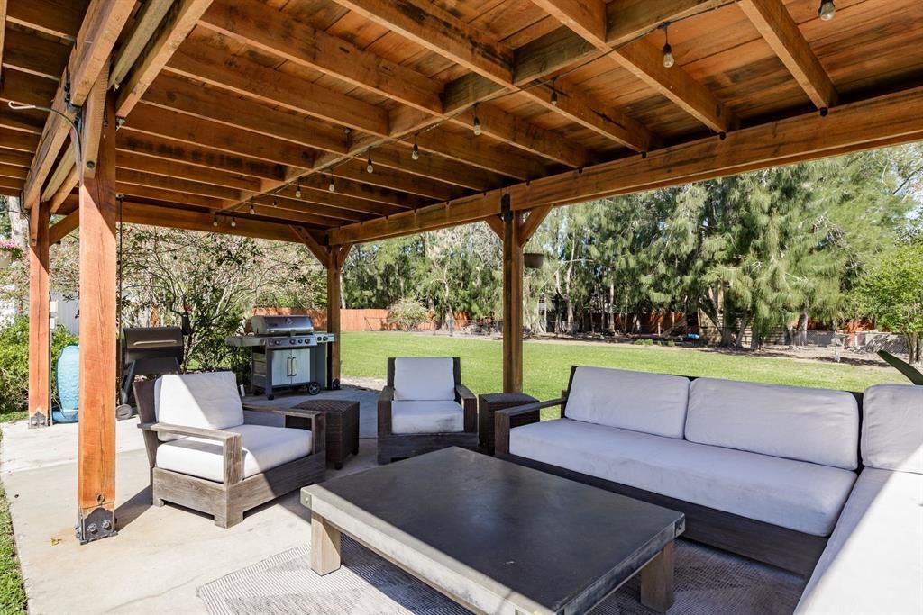 Active With Contract: $1,895,000 (5 beds, 5 baths, 5885 Square Feet)
