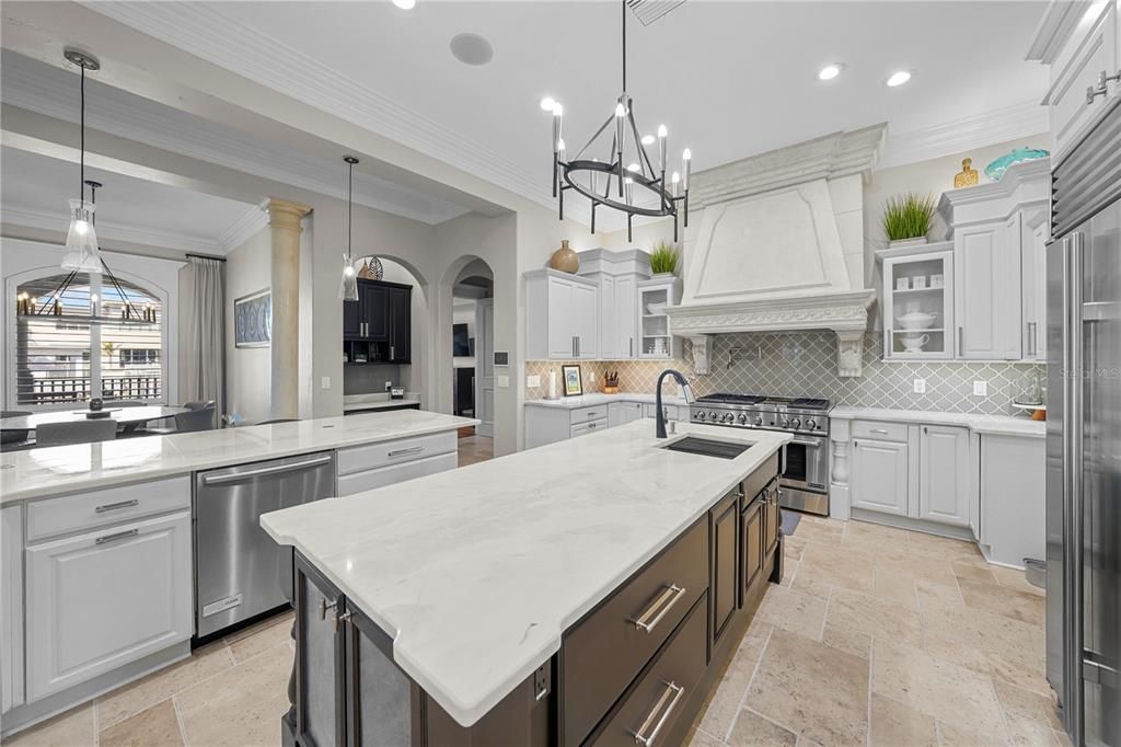 Active With Contract: $5,850,000 (4 beds, 5 baths, 6265 Square Feet)