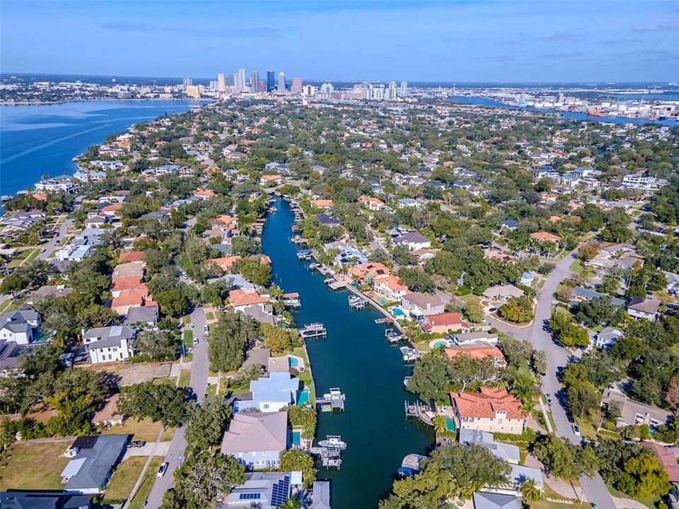 Active With Contract: $5,850,000 (4 beds, 5 baths, 6265 Square Feet)