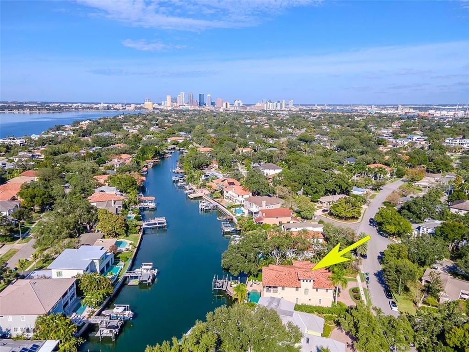 Active With Contract: $5,850,000 (4 beds, 5 baths, 6265 Square Feet)