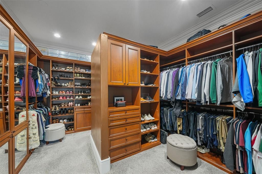 Active With Contract: $5,850,000 (4 beds, 5 baths, 6265 Square Feet)