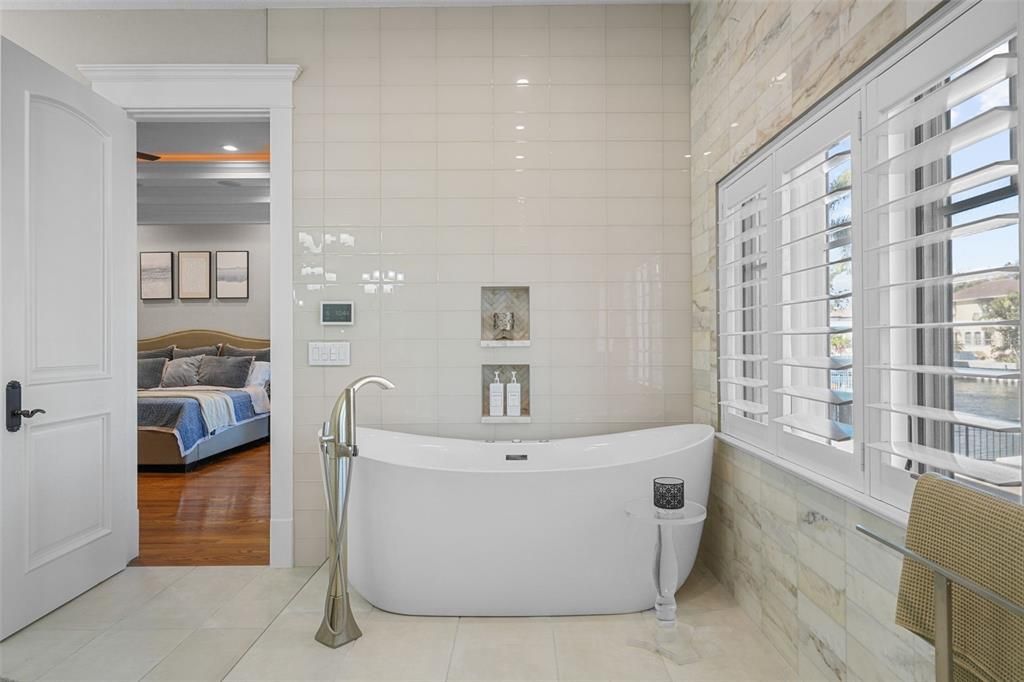 Active With Contract: $5,850,000 (4 beds, 5 baths, 6265 Square Feet)