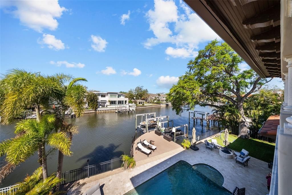 Active With Contract: $5,850,000 (4 beds, 5 baths, 6265 Square Feet)