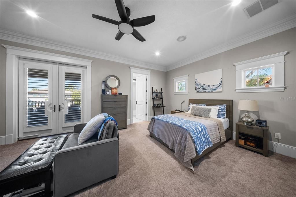 Active With Contract: $5,850,000 (4 beds, 5 baths, 6265 Square Feet)