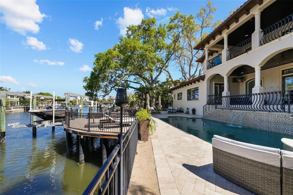 Active With Contract: $5,850,000 (4 beds, 5 baths, 6265 Square Feet)