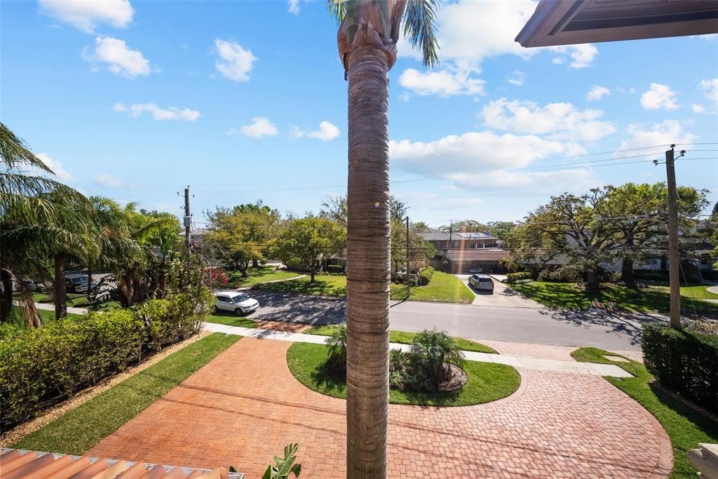 Active With Contract: $5,850,000 (4 beds, 5 baths, 6265 Square Feet)