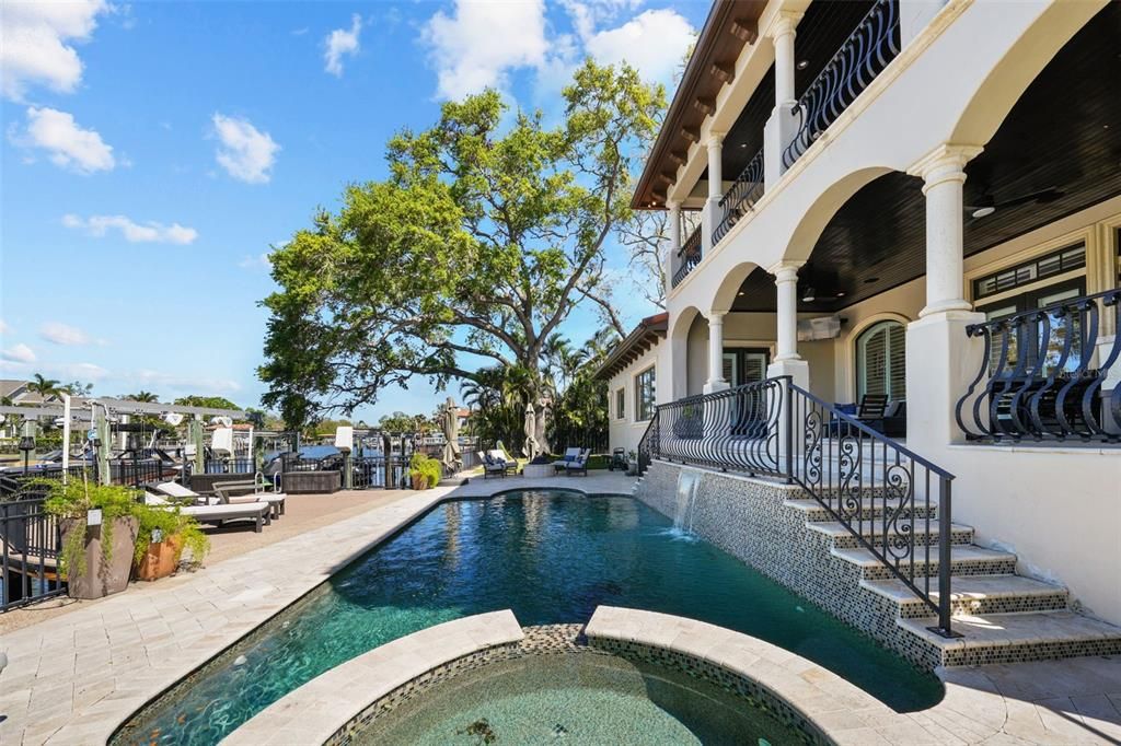 Active With Contract: $5,850,000 (4 beds, 5 baths, 6265 Square Feet)