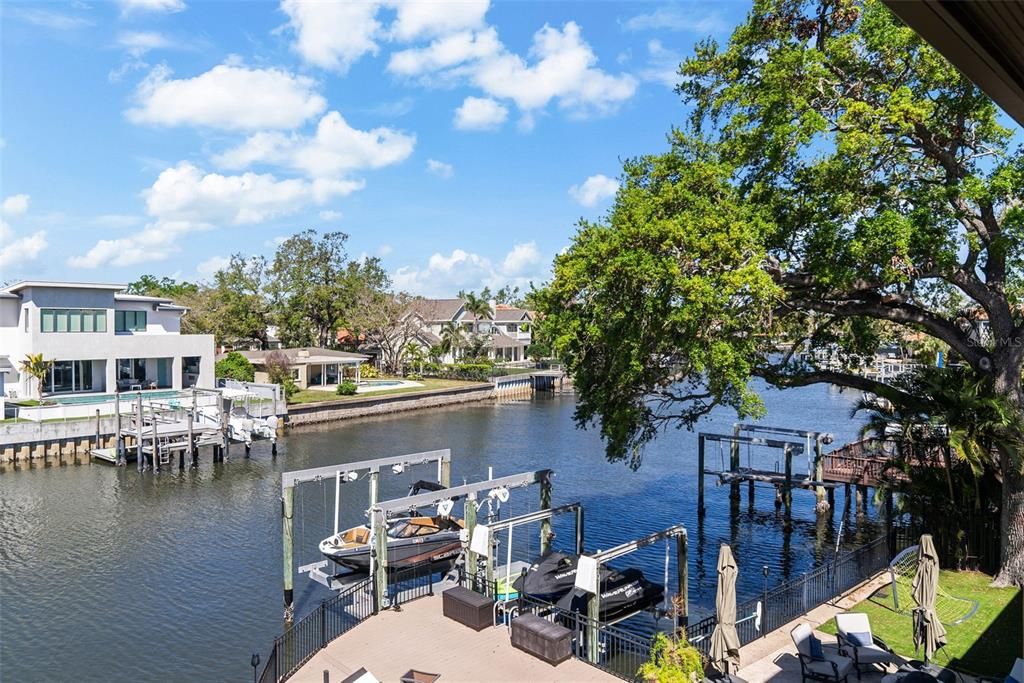 Active With Contract: $5,850,000 (4 beds, 5 baths, 6265 Square Feet)