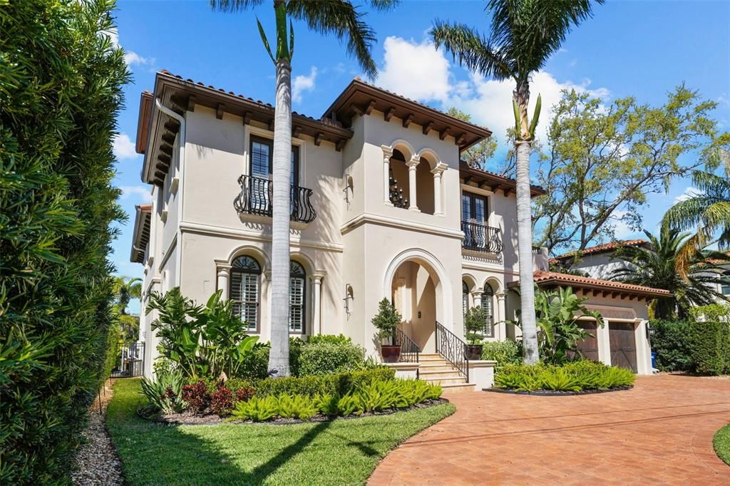 Active With Contract: $5,850,000 (4 beds, 5 baths, 6265 Square Feet)