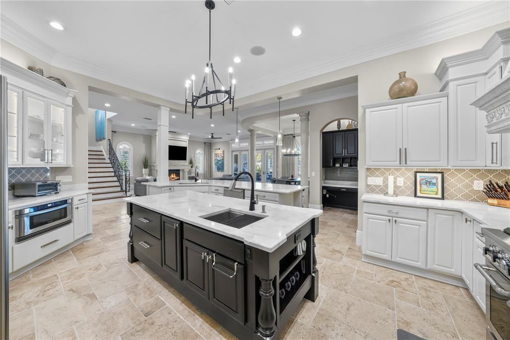 Active With Contract: $5,850,000 (4 beds, 5 baths, 6265 Square Feet)