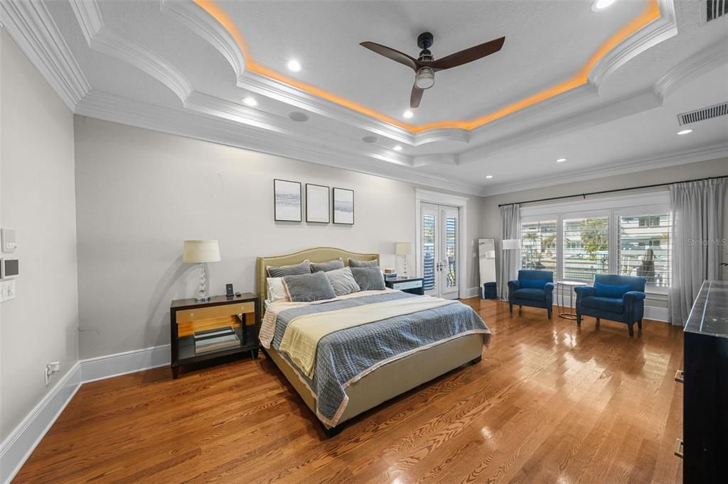 Active With Contract: $5,850,000 (4 beds, 5 baths, 6265 Square Feet)