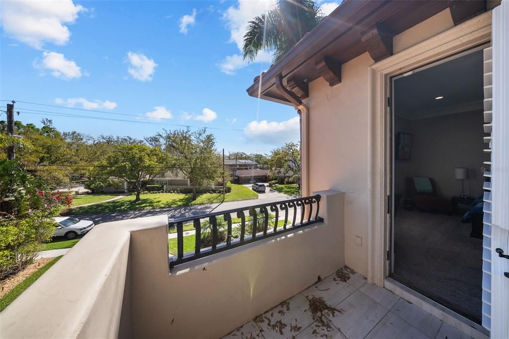 Active With Contract: $5,850,000 (4 beds, 5 baths, 6265 Square Feet)