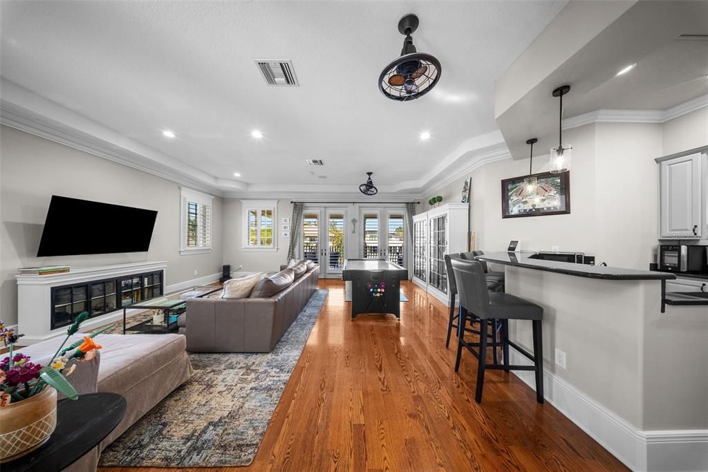 Active With Contract: $5,850,000 (4 beds, 5 baths, 6265 Square Feet)