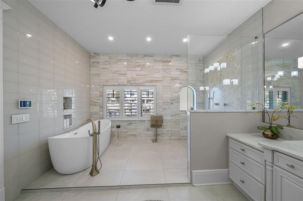 Active With Contract: $5,850,000 (4 beds, 5 baths, 6265 Square Feet)