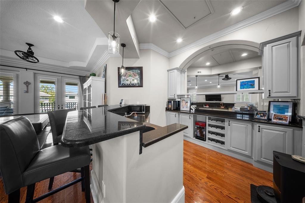 Active With Contract: $5,850,000 (4 beds, 5 baths, 6265 Square Feet)