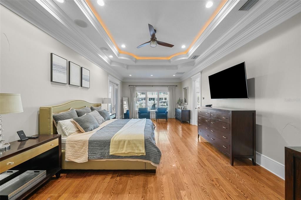 Active With Contract: $5,850,000 (4 beds, 5 baths, 6265 Square Feet)