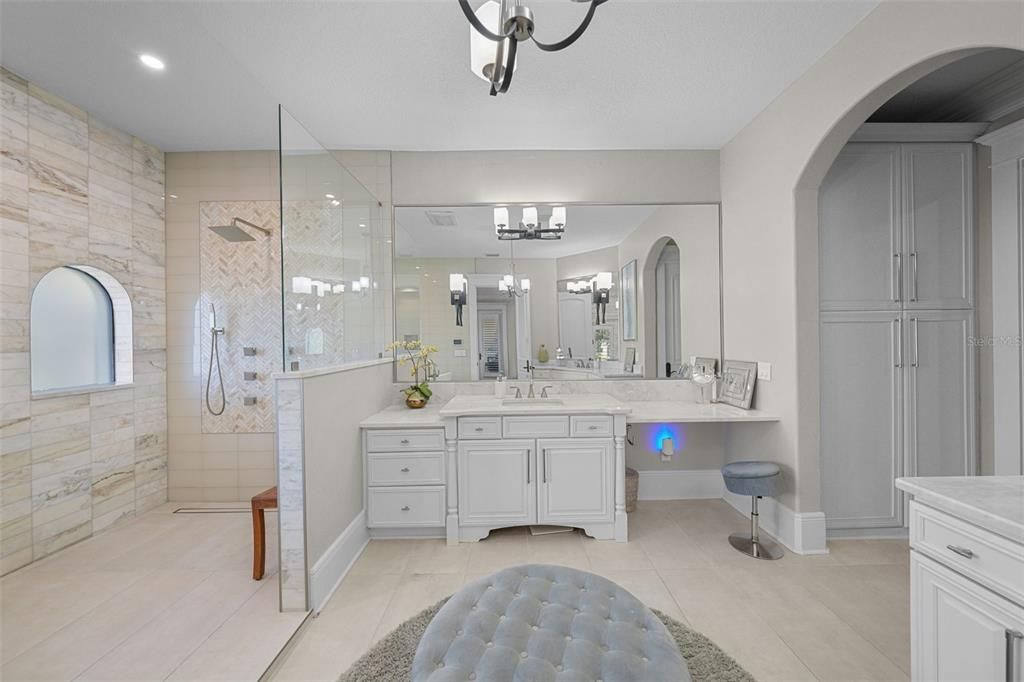 Active With Contract: $5,850,000 (4 beds, 5 baths, 6265 Square Feet)