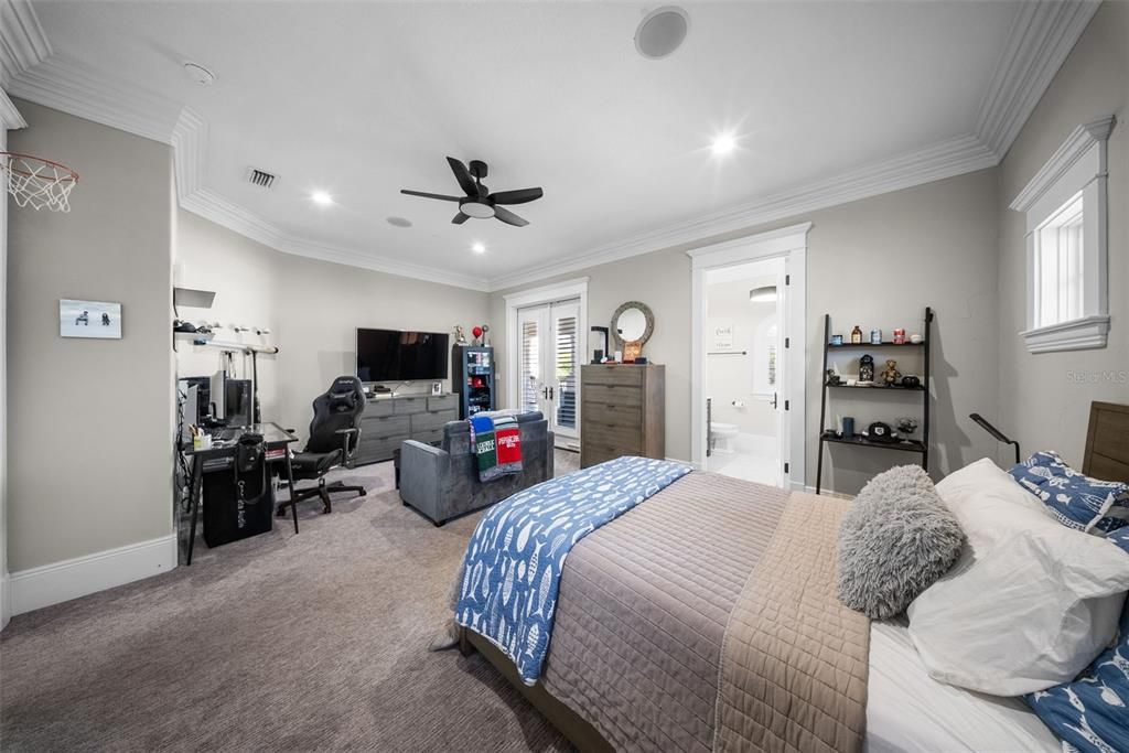 Active With Contract: $5,850,000 (4 beds, 5 baths, 6265 Square Feet)