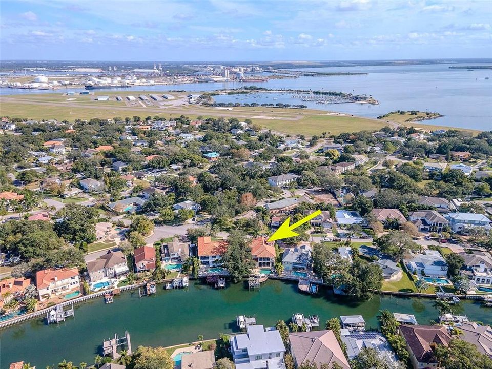 Active With Contract: $5,850,000 (4 beds, 5 baths, 6265 Square Feet)