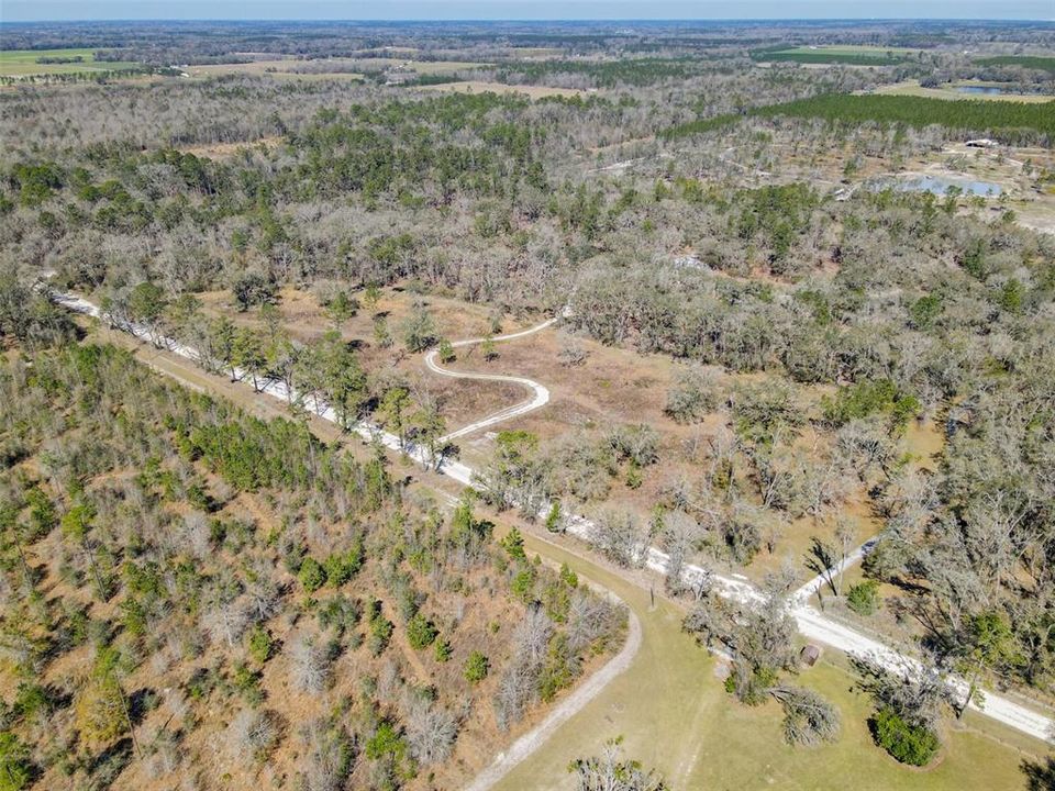 На продажу: $399,000 (39.60 acres)