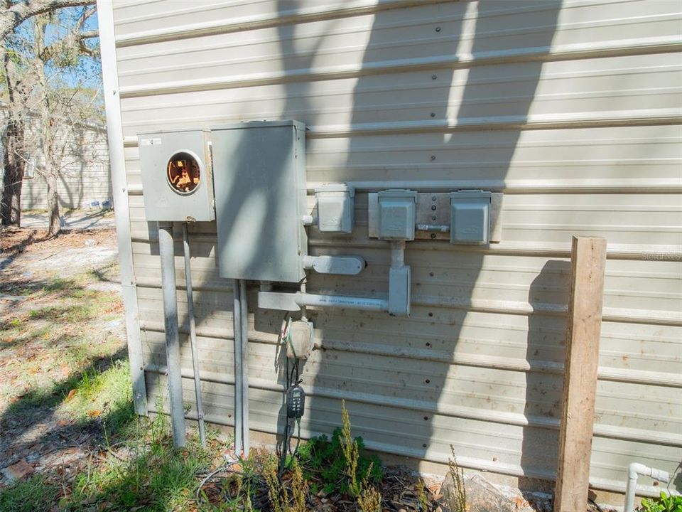 На продажу: $399,000 (39.60 acres)