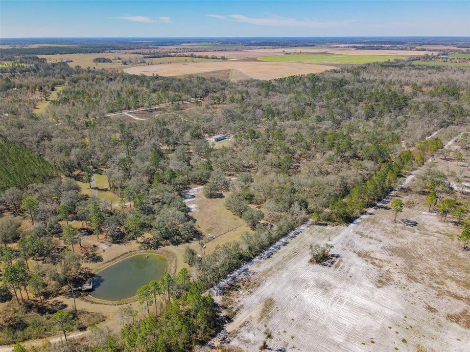 На продажу: $399,000 (39.60 acres)
