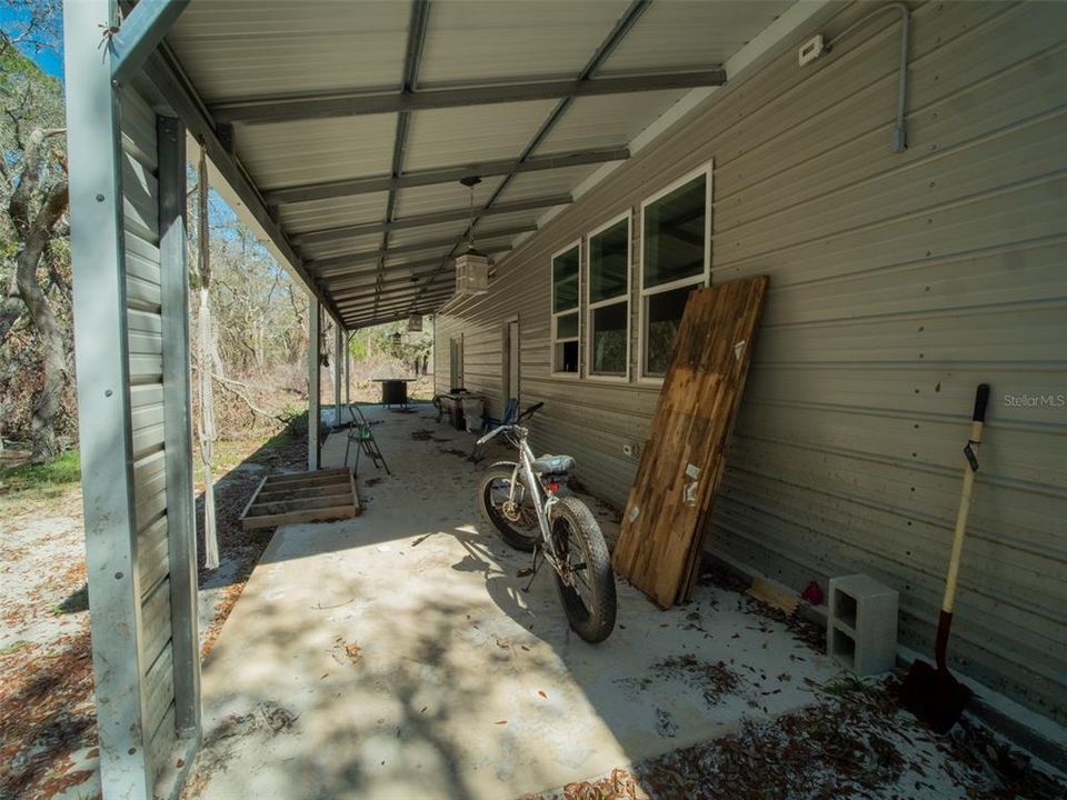 На продажу: $399,000 (39.60 acres)