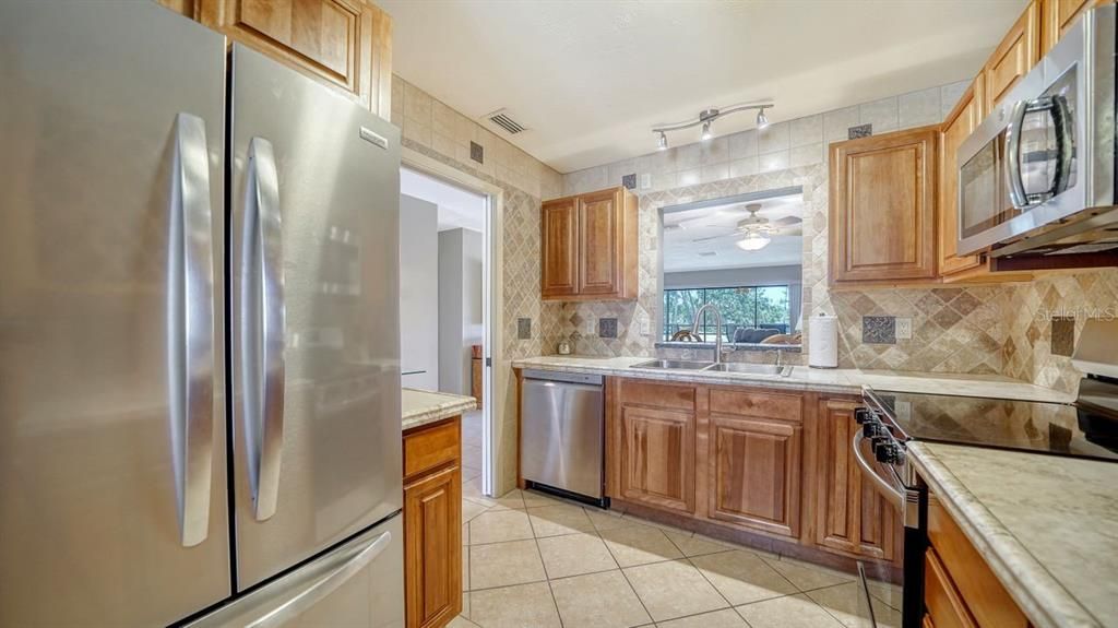 Active With Contract: $284,900 (3 beds, 2 baths, 1529 Square Feet)