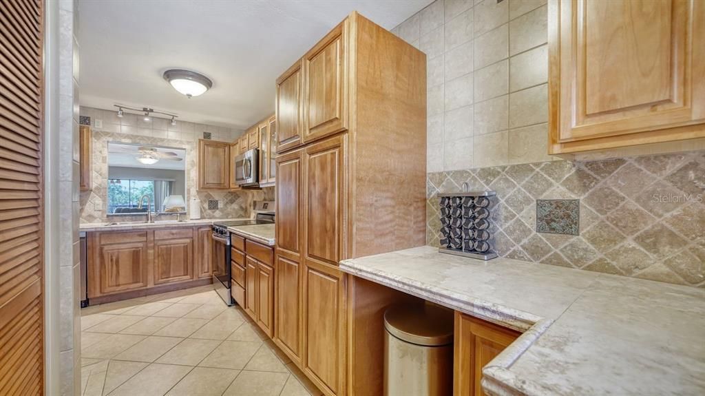 Active With Contract: $284,900 (3 beds, 2 baths, 1529 Square Feet)