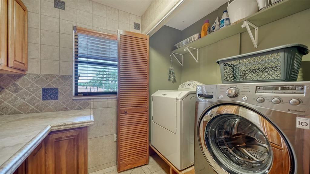 Active With Contract: $284,900 (3 beds, 2 baths, 1529 Square Feet)