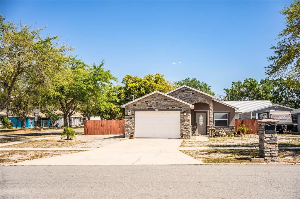 Recently Sold: $279,900 (3 beds, 2 baths, 1237 Square Feet)