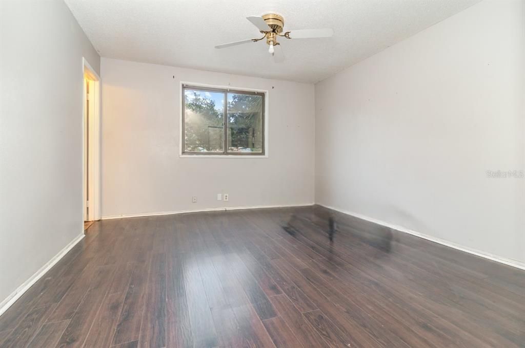 Activo con contrato: $179,000 (3 camas, 2 baños, 1400 Pies cuadrados)