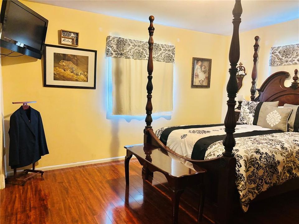 For Sale: $274,990 (3 beds, 2 baths, 1344 Square Feet)