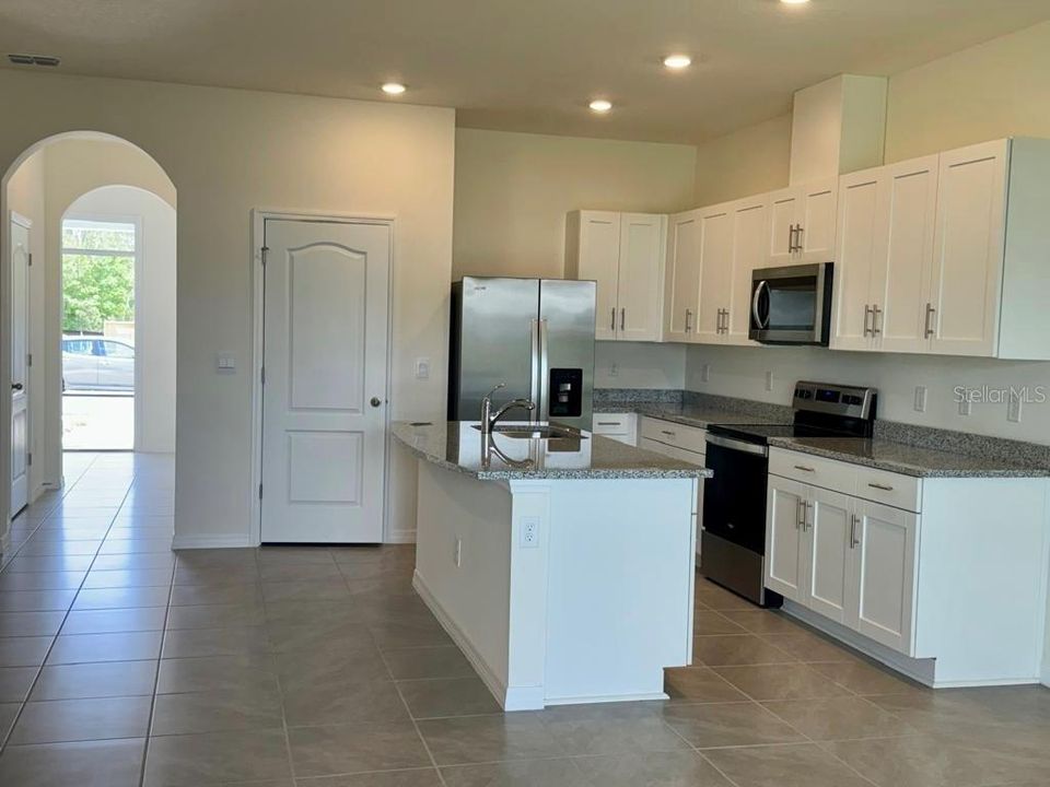 На продажу: $295,000 (3 спален, 2 ванн, 1673 Квадратных фут)