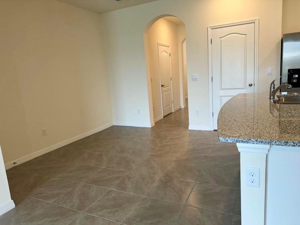 На продажу: $295,000 (3 спален, 2 ванн, 1673 Квадратных фут)