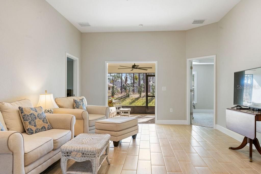 На продажу: $470,000 (4 спален, 3 ванн, 2207 Квадратных фут)