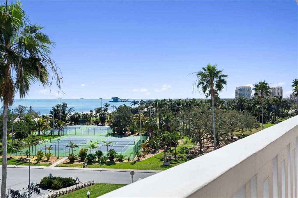 For Sale: $790,000 (3 beds, 2 baths, 2150 Square Feet)