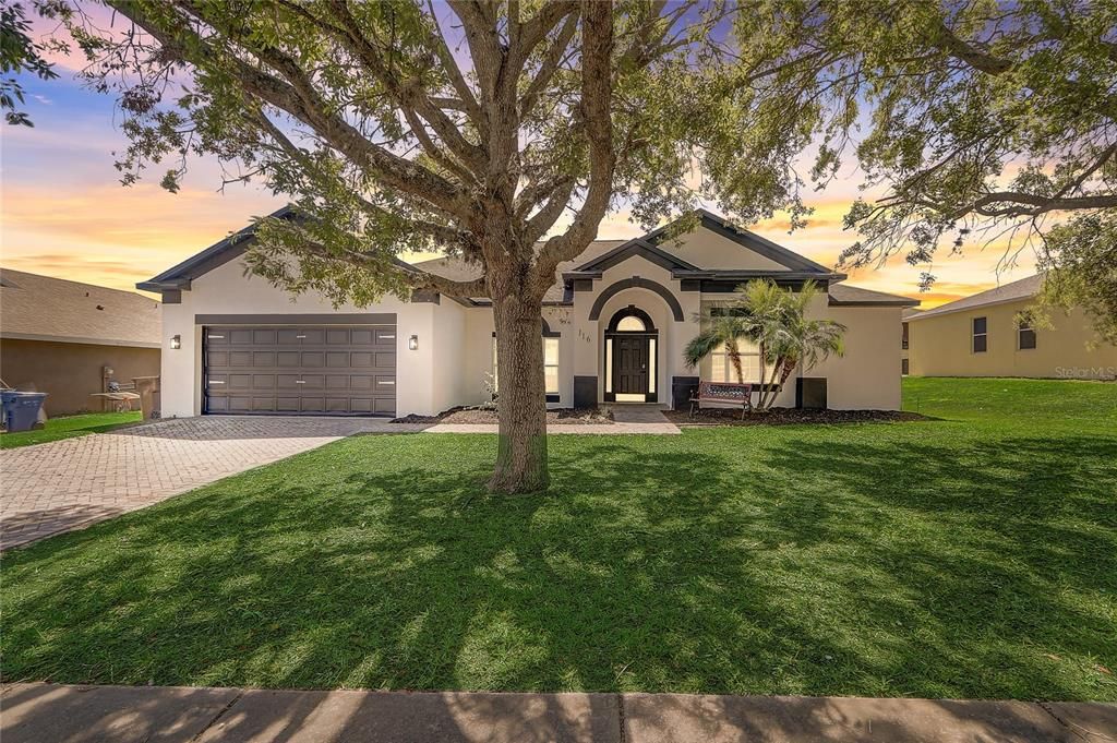 Недавно продано: $350,000 (4 спален, 2 ванн, 2111 Квадратных фут)