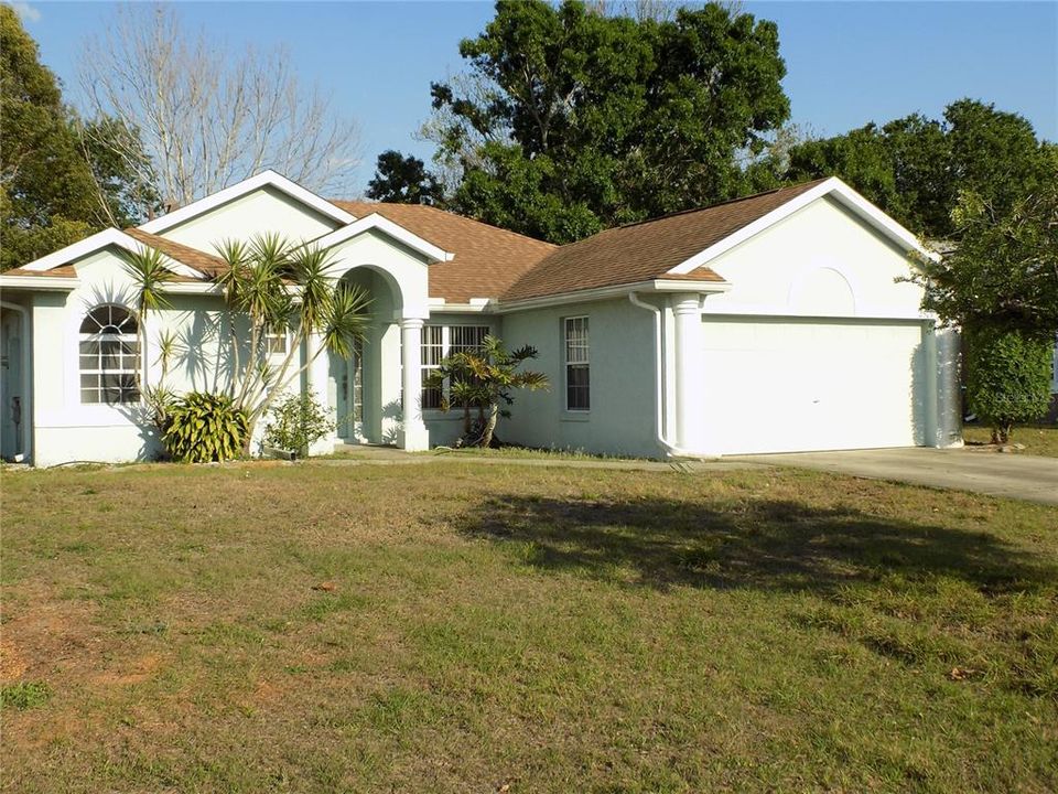 Recently Rented: $1,950 (3 beds, 2 baths, 1422 Square Feet)