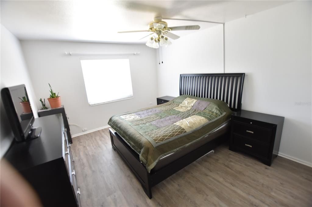 На продажу: $185,999 (1 спален, 1 ванн, 831 Квадратных фут)