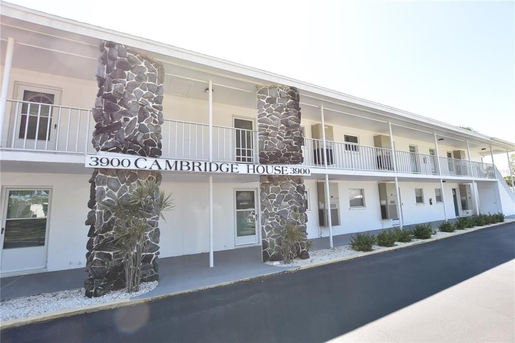 На продажу: $185,999 (1 спален, 1 ванн, 831 Квадратных фут)