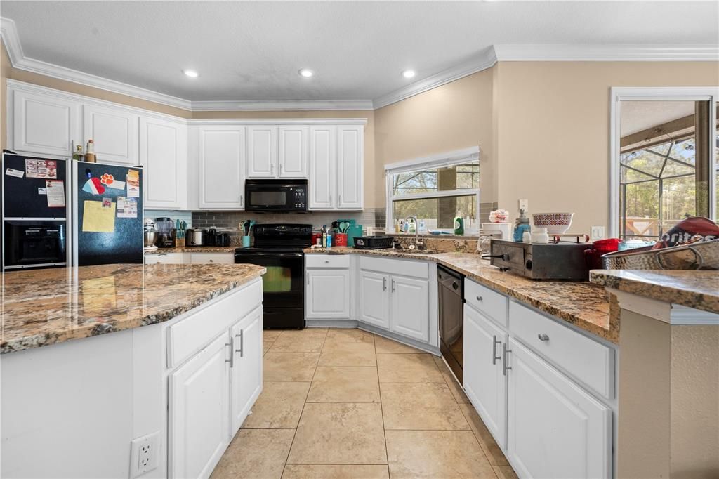For Sale: $469,000 (3 beds, 2 baths, 2372 Square Feet)
