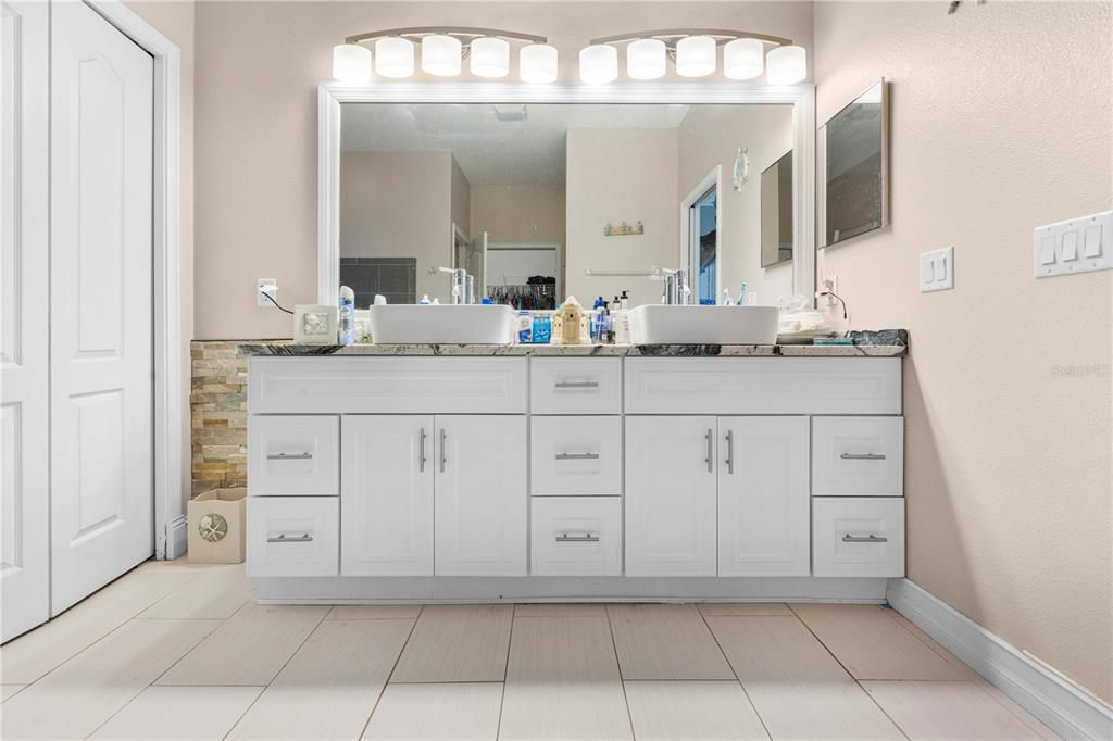 For Sale: $469,000 (3 beds, 2 baths, 2372 Square Feet)