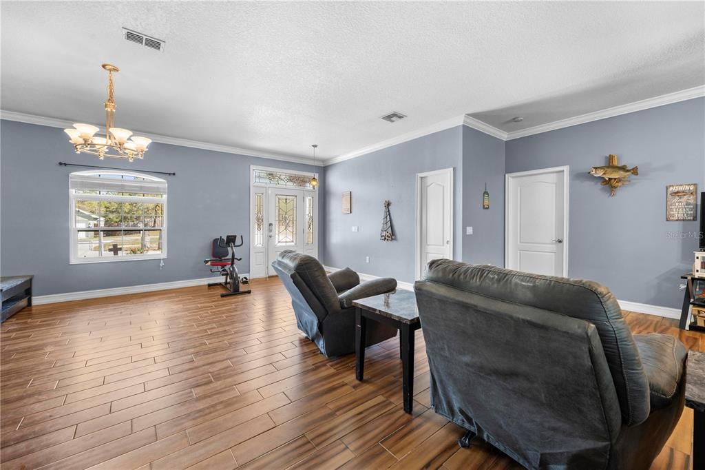 For Sale: $469,000 (3 beds, 2 baths, 2372 Square Feet)
