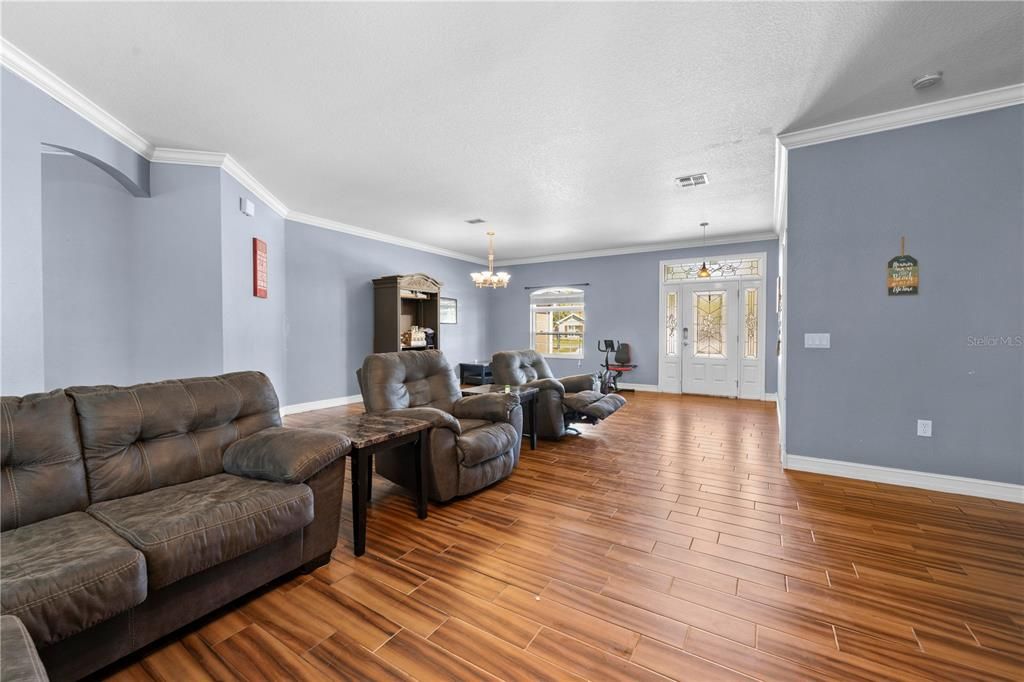 For Sale: $469,000 (3 beds, 2 baths, 2372 Square Feet)