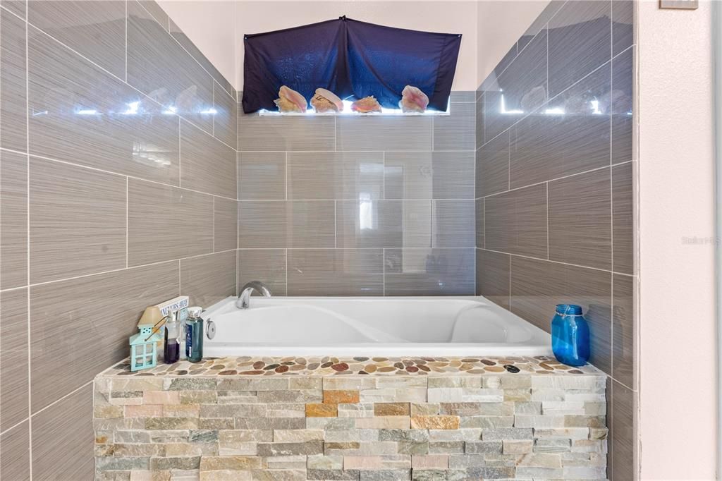 For Sale: $469,000 (3 beds, 2 baths, 2372 Square Feet)