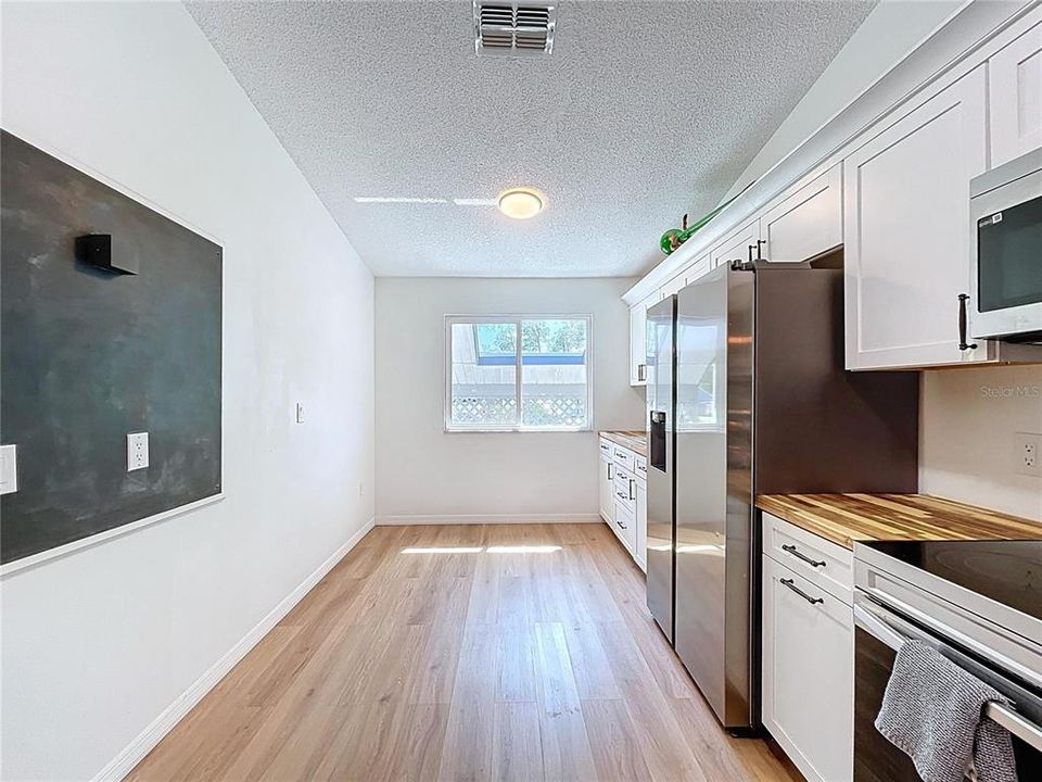 Active With Contract: $245,000 (2 beds, 2 baths, 1150 Square Feet)